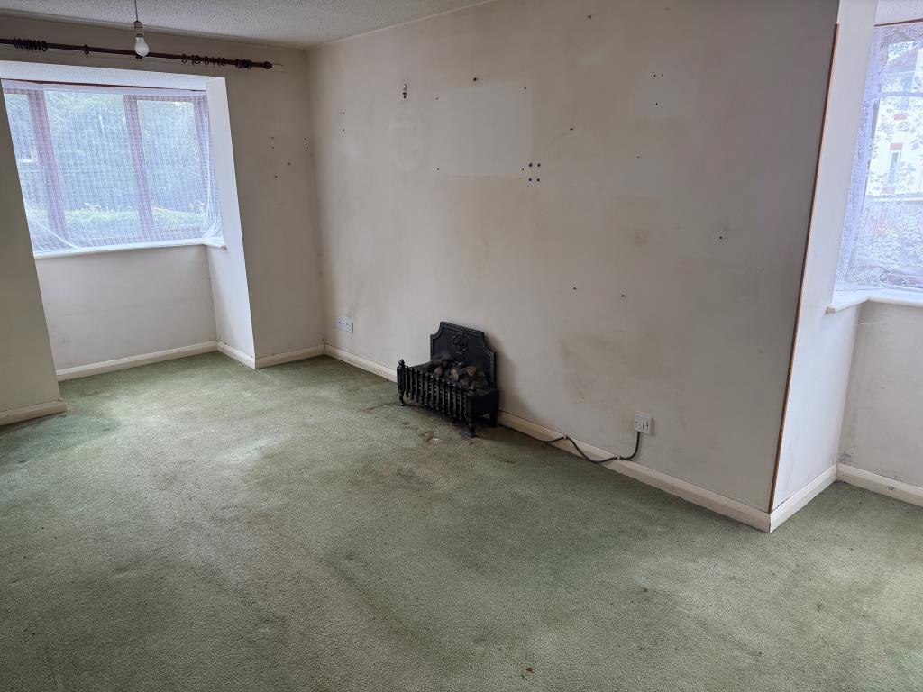 Lot: 120 - GROUND FLOOR FLAT WITH PARKING IN NEED OF UPDATING - Living room from rear with views over Roman Way